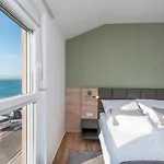 Luxury - La 3 & 4 *