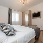 Ferienhaus Luxury - La 3 & 4 *