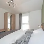 Luxury - La 3 & 4 *