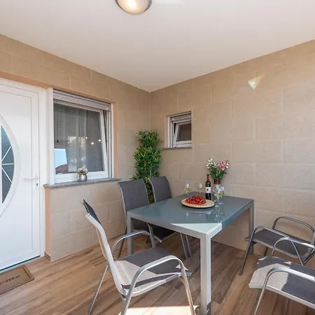 Luxury - La 3 & 4 * Vir