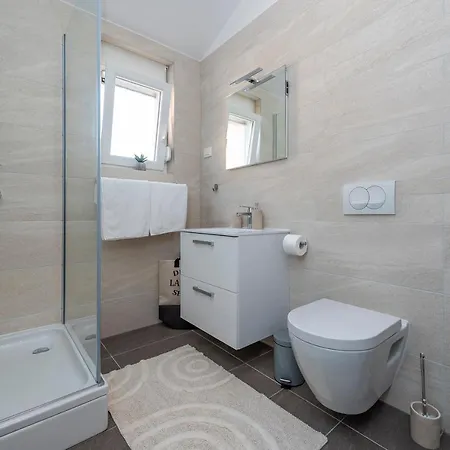 Luxury - La 3 & 4 * Vir