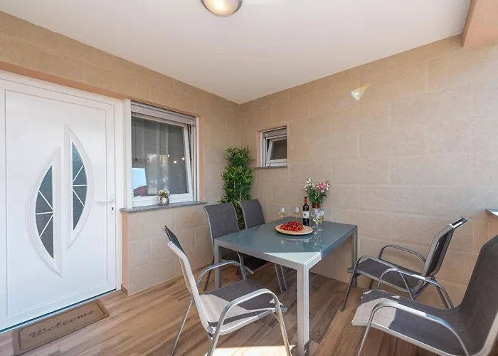 Luxury - La 3 & 4 * 비르