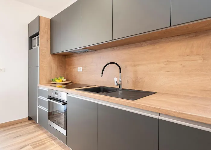 Luxury - La 3 & 4 * 비르