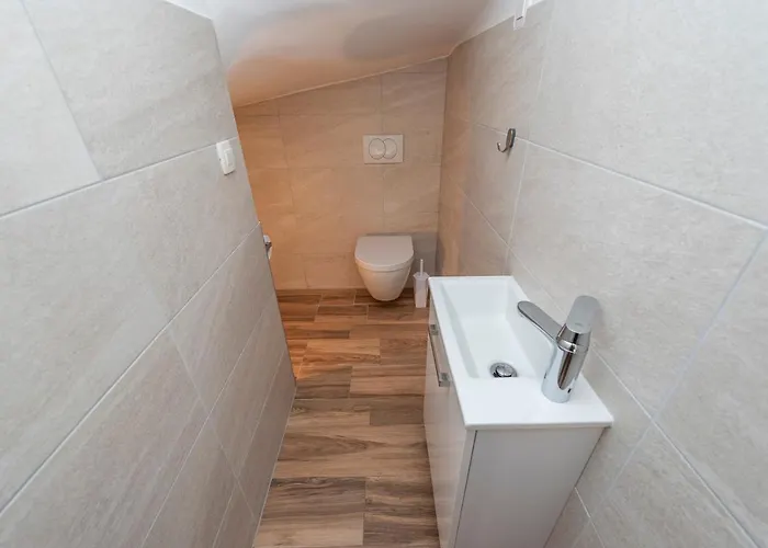 Luxury - La 3 & 4 * 비르