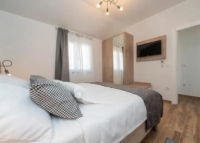 Ferienhaus Luxury - La 3 & 4 *