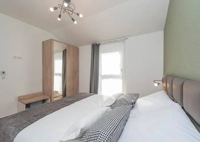 Luxury - La 3 & 4 *