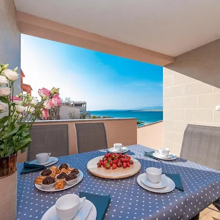 Luxury - La 3 & 4 *