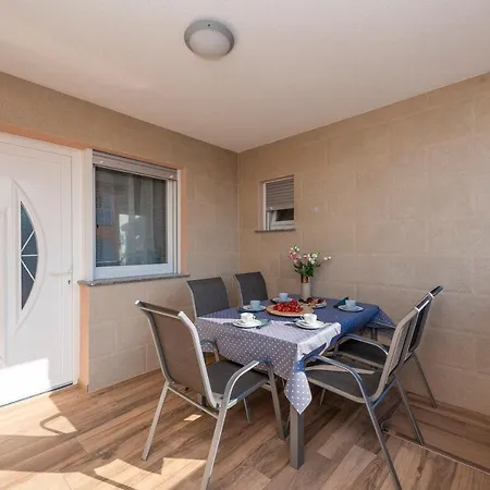 Luxury - La 3 & 4 ויר