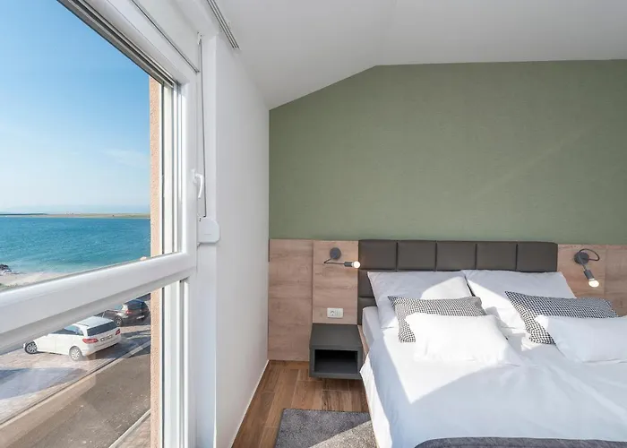 Luxury - La 3 & 4 *